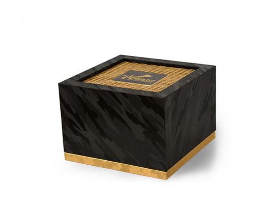 квадратная коробка ювелирных изделий
