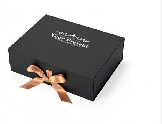 черная жесткая подарочная коробка